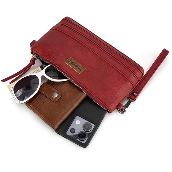 Wrangler Women’s Burgundy/Red Wristlet/Wallet/Clutch Purse with Extension Strap - Picture 6 of 7